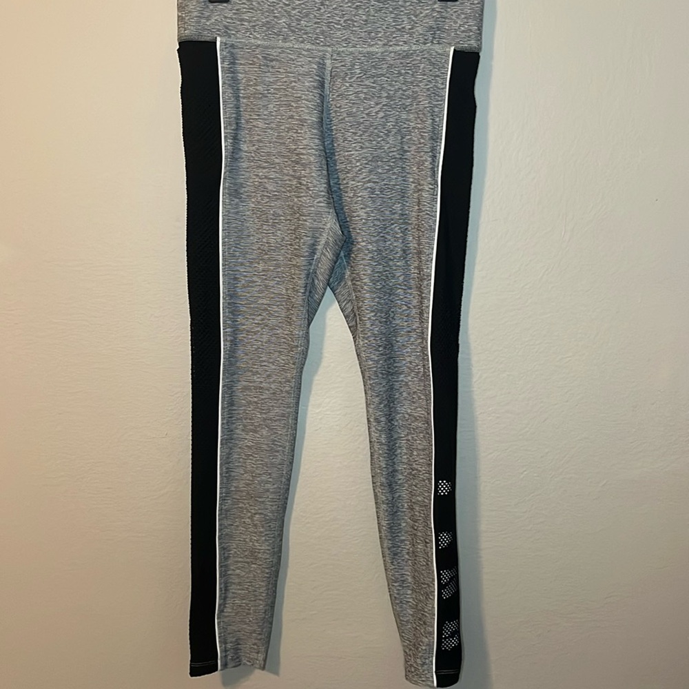 PINK Victoria Secret women’s leggings. In great condition!